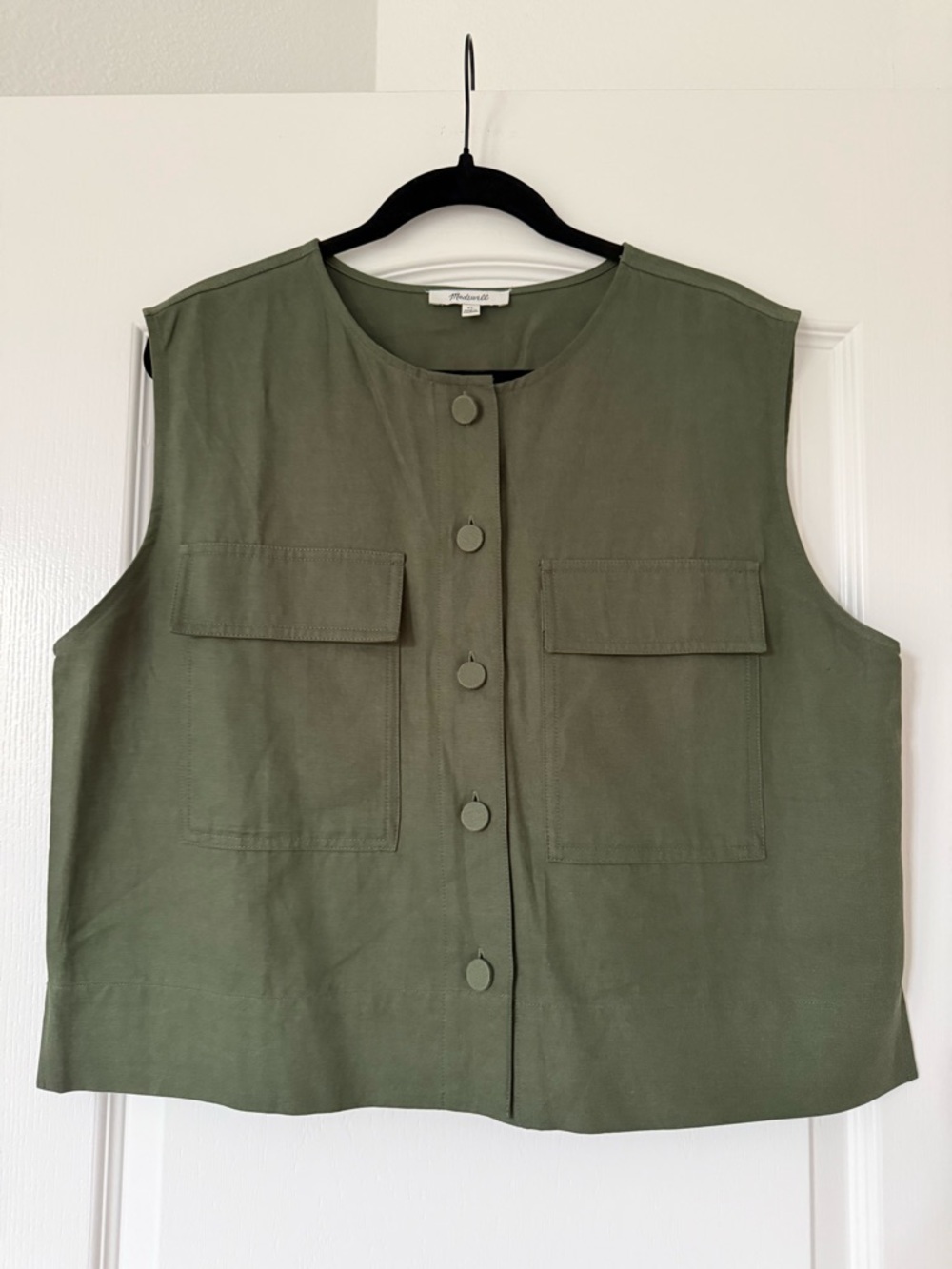 Madewell Sleeveless Button-Front Utility Top in Olive Green